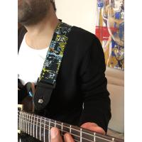 Siyah Karikatür Desenli Gitar Askısı